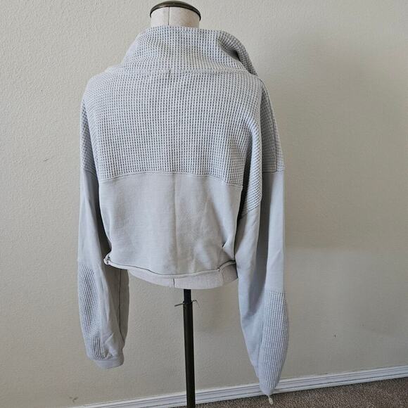 Stylish POL Grey Cropped 1/4 Zip Sweater - Size Medium - Picture 3 of 6